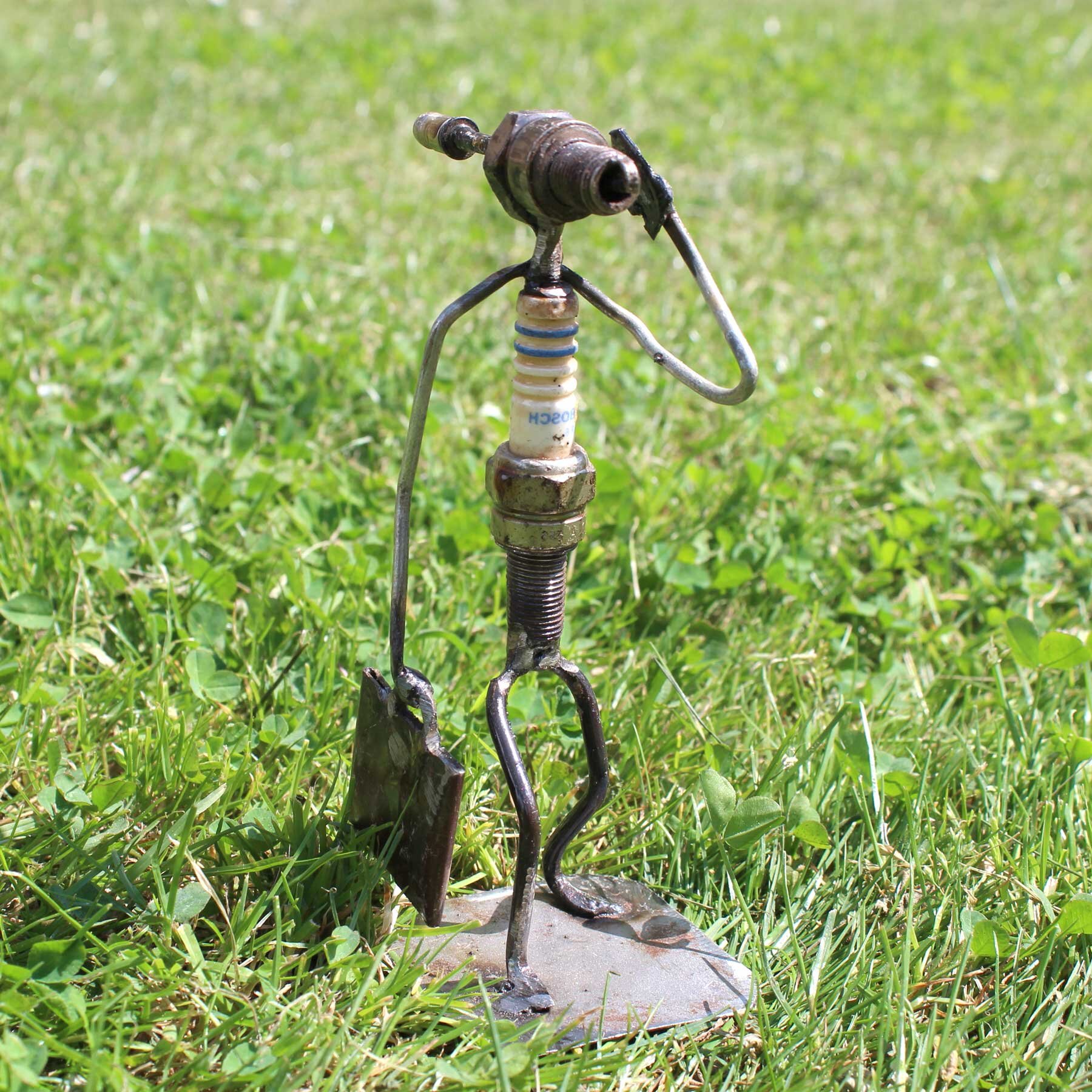Moogoo Figur aus Zündkerzen bei Chic Ethic in Graz